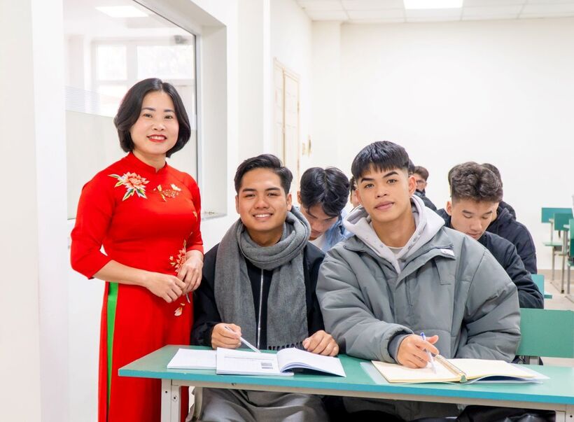 Dự thảo khắc phục tình trạng hạn chế số lượng giáo viên được chuyển xếp từ hạng cũ sang hạng tương ứng. Ảnh: MOET