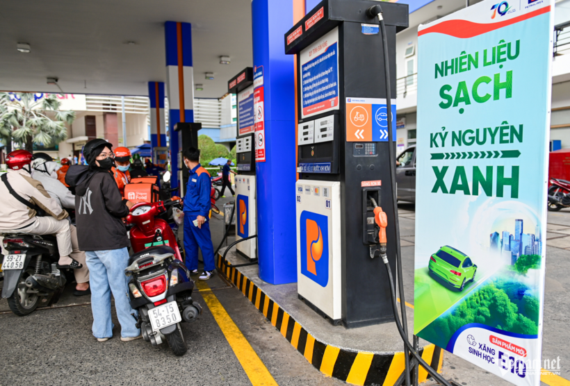Giá xăng dầu hôm nay 7/8 ở trong nước đã giảm mạnh. Ảnh: Nguyễn Huế/Vietnamnet