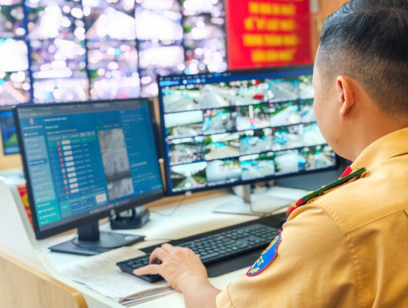 CSGT giám sát tình hình giao thông qua hệ thống Camera AI. Ảnh CACC.