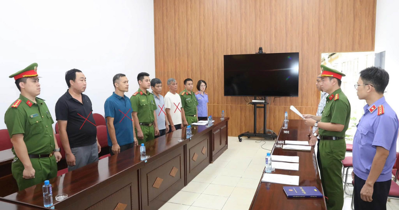 Nhóm bị can tại cơ quan công an. (Ảnh: Công an Sơn La)
