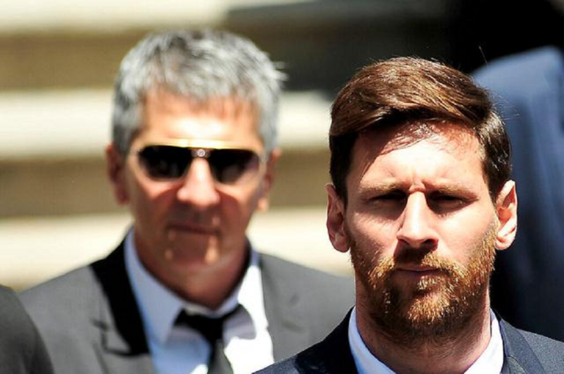 Messi và bố của mình, ông Jorge Messi. Ảnh: AFP
