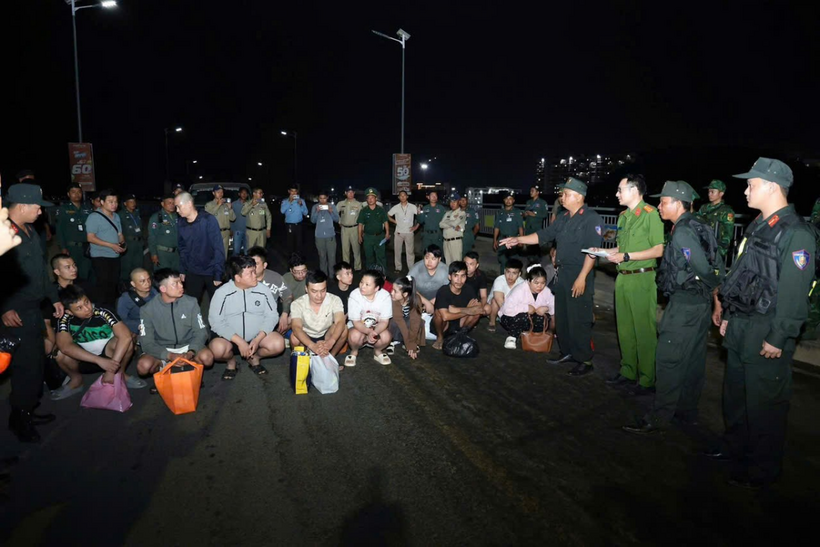 Các đối tượng liên quan đến vụ án sử dụng mạng máy tính, mạng viễn thông, phương tiện điện tử thực hiện hành vi chiếm đoạt tài sản. Ảnh Công an tỉnh Lạng Sơn.