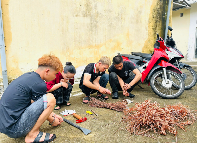 Các đối tượng và tang vật liên quan đến vụ án. Ảnh Công an tỉnh Thanh Hóa.