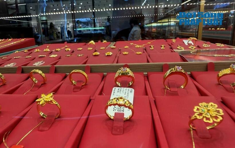 Giá vàng đầu giờ sáng 10/8 có sự ổn định so với hôm qua. Ảnh: Dương Thu.