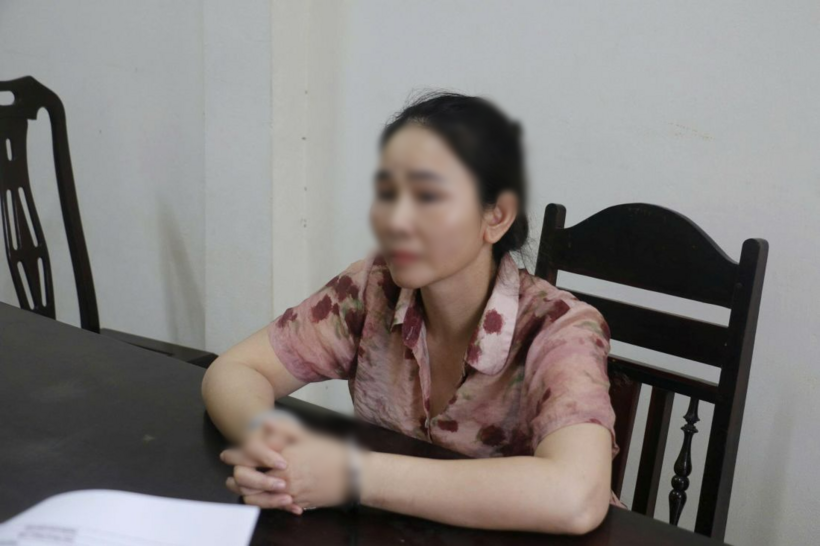 Đối tượng Phạm Thị Hương tại cơ quan Công an.