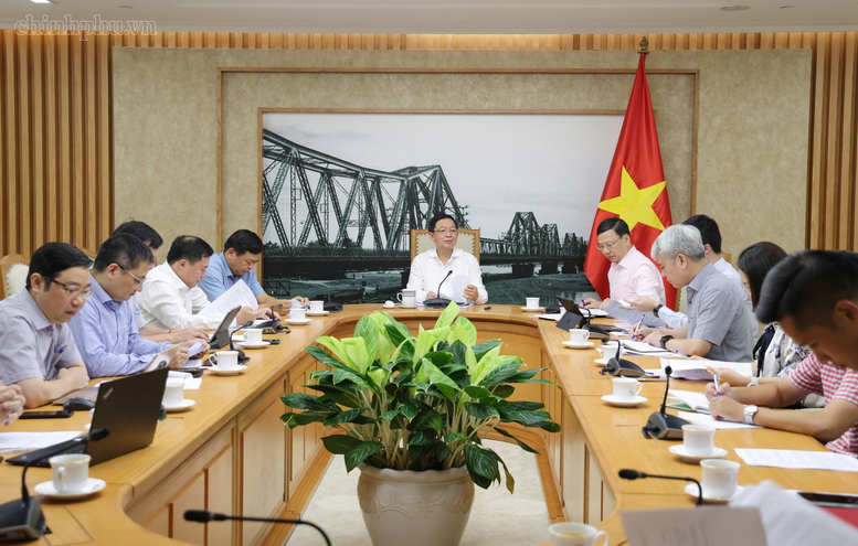 Phó Thủ tướng Hồ Quốc Dũng chủ trì họp về tình hình thực hiện Nghị quyết số 36/2026/NQ-CP của Chính phủ về đơn giản hóa thủ tục hành chính đối với mã số vùng trồng và mã số cơ sở đóng gói liên quan đến tiêu thụ, xuất khẩu sầu riêng. Ảnh: chinhphu.vn/Gia Huy