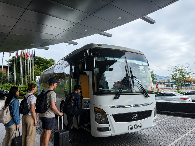 Xe bus miễn phí đi Bà Nà có 2 chuyến xuất phát mỗi sáng Ảnh Sun Group