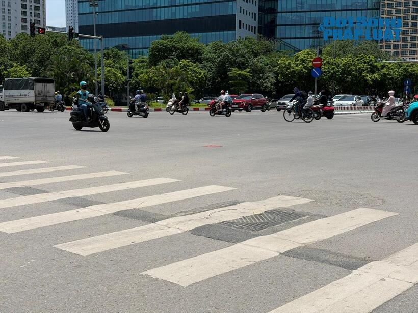 Đợt nóng nóng ở miền Bắc vẫn chưa hạ nhiệt. Ảnh: Dương Thu.