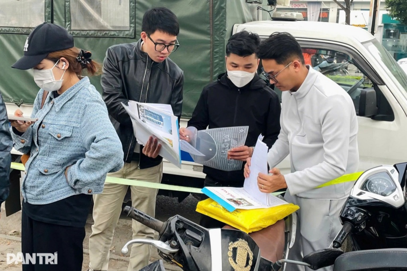 Nhu cầu mua nhà ở xã hội của người dân rất lớn (Ảnh: Văn Hưng).