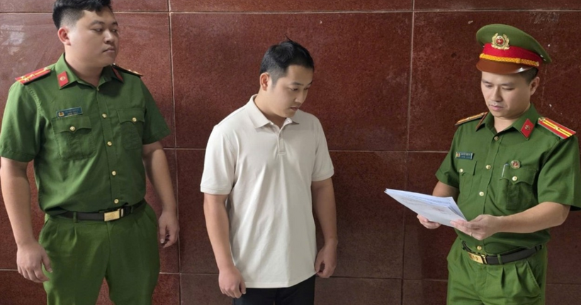 Khởi tố bị can Nguyễn Mạnh Cần về tội “Xâm phạm quyền tác giả, quyền liên quan”. (Ảnh: Công an Quảng Ninh)