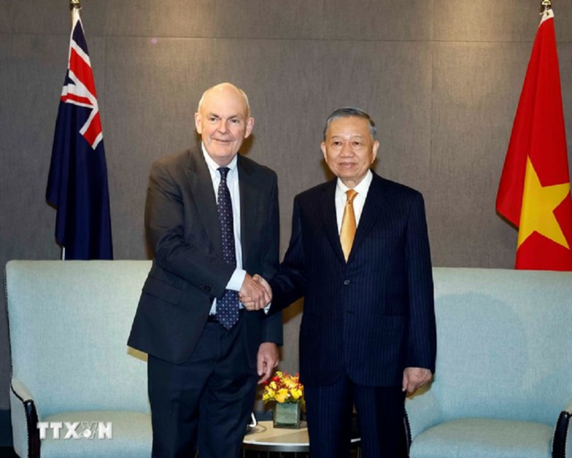 Tổng Bí thư, Chủ tịch nước Tô Lâm và ông Steven Joyce, Quyền Chủ tịch Hội Hữu nghị New Zealand-Việt Nam (Ảnh: TTXVN).