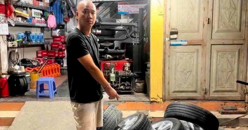 Trịnh Duy Linh cùng tang vật (Ảnh: Công an xã Bình Minh).