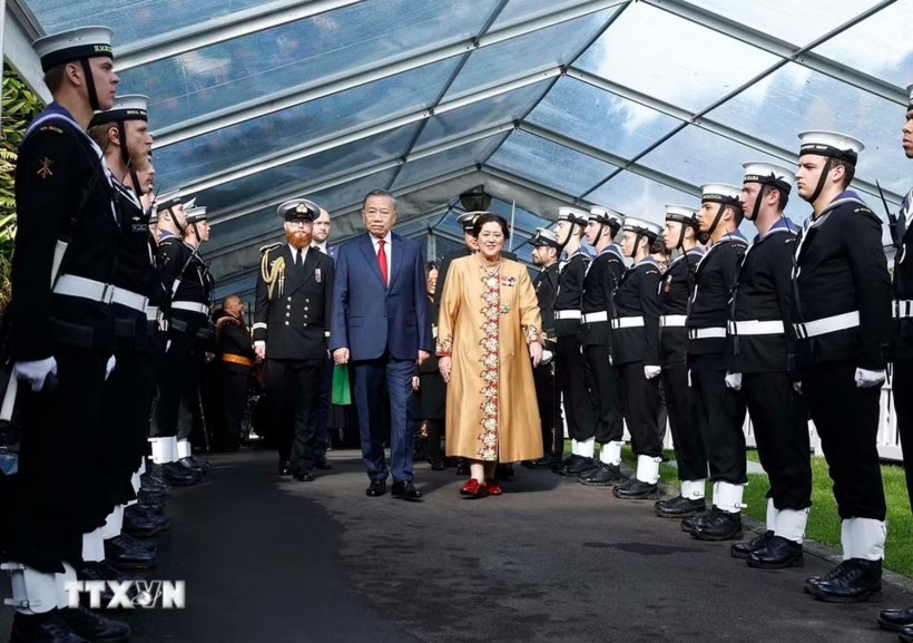 Tổng Bí thư, Chủ tịch nước Tô Lâm và Toàn quyền New Zealand Cindy Kiro duyệt Đội danh dự - Ảnh: TTXVN