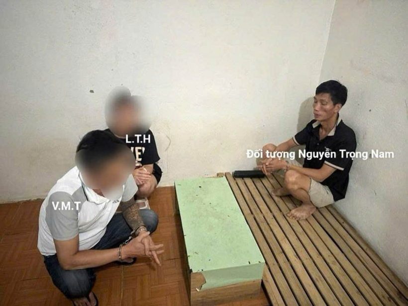 Công an xã Hồng Vân kiểm tra hành chính tại hiện trường