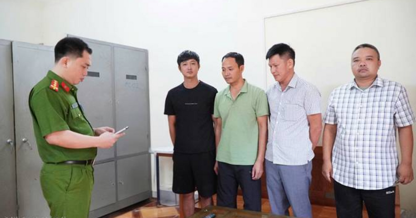hởi tố nhóm đối tượng cá độ bóng đá qua mạng. (Ảnh: Công an tỉnh Điện Biên)