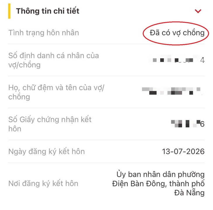 Sau khi hoàn tất thủ tục đăng ký kết hôn, cô gái nói rằng do bồng bột nên "trêu đùa", xin hủy đăng ký - Ảnh: NGUYỄN THANH/ Tuổi trẻ.