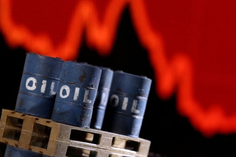Giá dầu thế giới giảm. Ảnh minh họa: Reuters