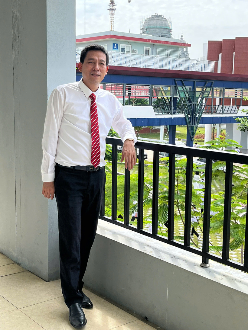 Thầy Phạm Khắc Vũ, giáo viên môn Vật lí, Trường THPT Chuyên Lương Văn Tụy (Ninh Bình). Ảnh: NVCC