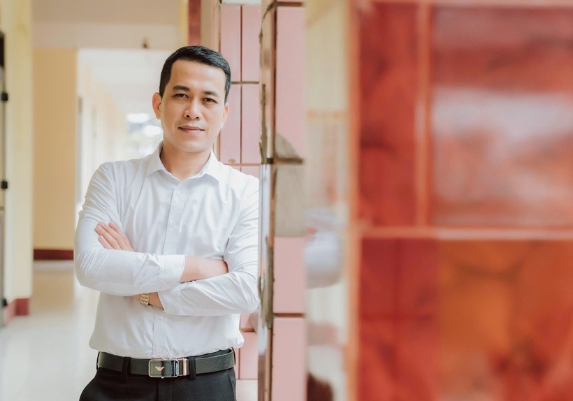 Thầy giáo Trần Ngọc Điển, Trường THPT Yên Thế, tỉnh Bắc Ninh. Ảnh: NVCC