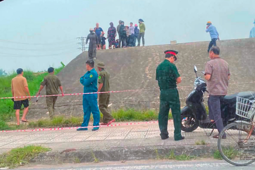 Lực lượng chức năng phong tỏa hiện trường vụ việc. Ảnh: VietNamnet