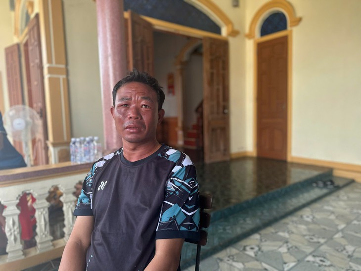 Anh Thanh trở về sau nhiều giờ lênh đênh trên biển. Ảnh: Sức khỏe & Đời sống