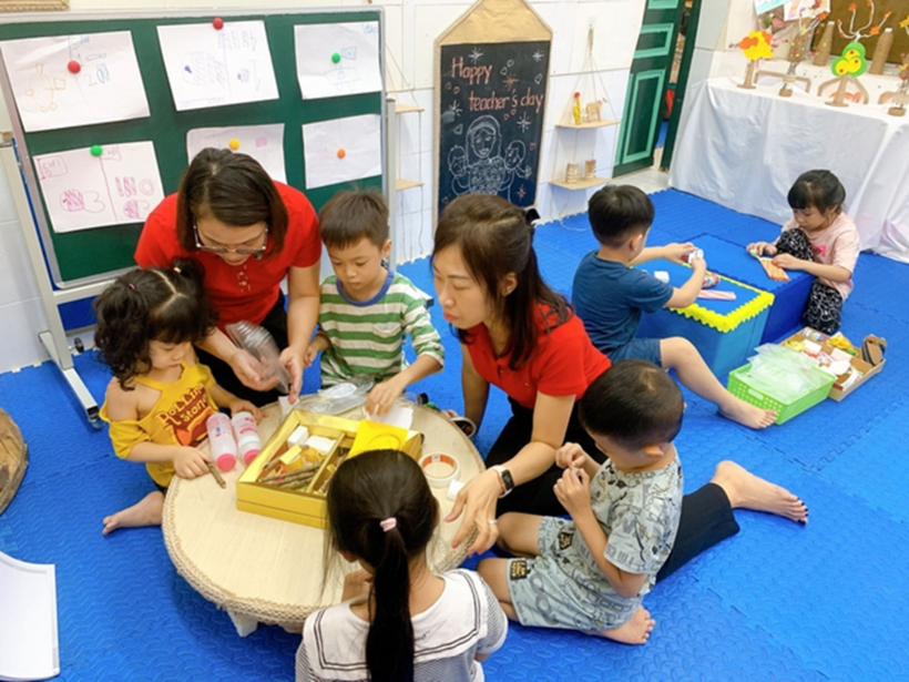 Bộ GD&ĐT yêu cầu cắt giảm các hồ sơ, cuộc thi không cần thiết nhằm giảm áp lực cho giáo viên mầm non. Ảnh: Thanh niên
