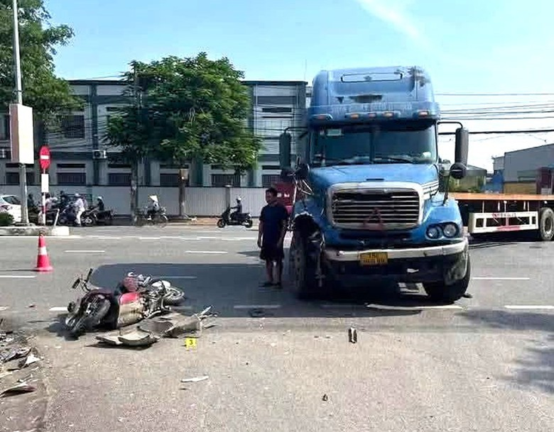 Hiện trường vụ tai nạn khiến hai người tử vong. Ảnh: Báo Xây dựng
