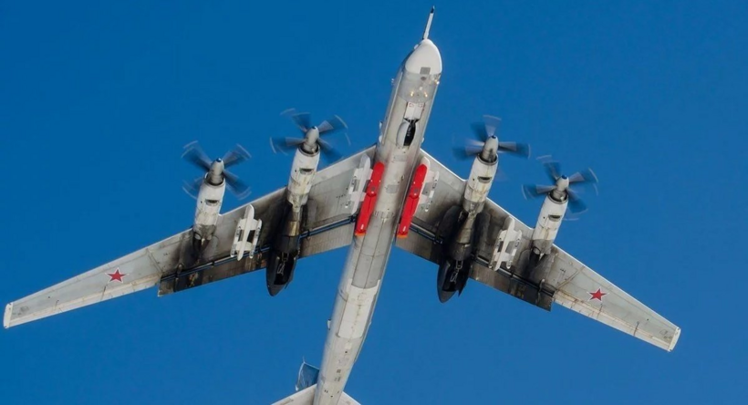 Máy bay ném bom Tu-95MS với tên lửa Kh-101 dưới cánh. Ảnh: Báo Tin Tức & Dân Tộc