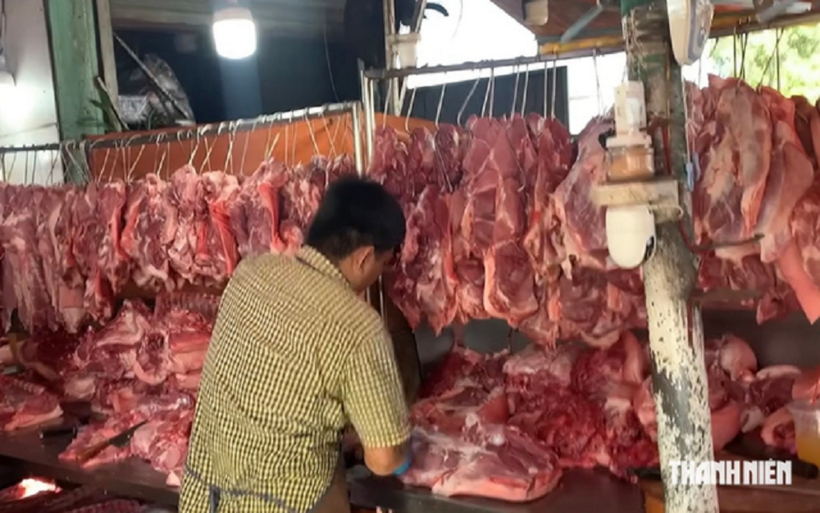 Nguồn cung thịt heo trong nước tăng lên trong khi sức mua bước vào giai đoạn thấp điểm. Ảnh: Đ.Đ/Thanh Niên
