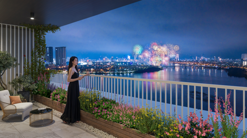 Từ ban công căn hộ penthouse, cư dân có thể thưởng thức những màn trình diễn pháo hoa DIFF đầy màu sắc. Ảnh minh họa: Ánh Dương.