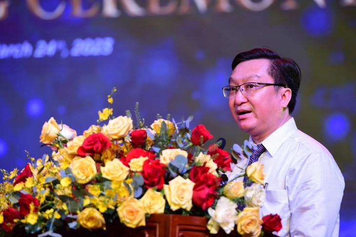 Theo ông Nguyễn Bảo Quốc, Phó giám đốc Sở Giáo dục và Đào tạo TP.HCM, việc bố trí hiệu trưởng phải căn cứ vào các tiêu chí: phẩm chất chính trị, đạo đức, lối sống, ý thức tổ chức kỷ luật, năng lực chuyên môn... - Ảnh: H.N/ Tuổi trẻ.
