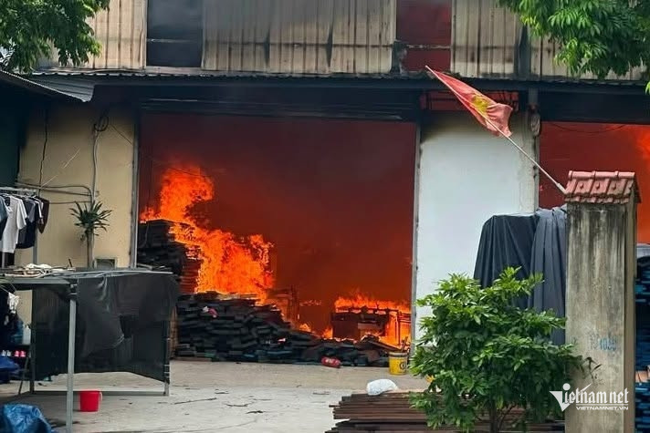 Vụ cháy xưởng gỗ ở Hà Nội: Phát hiện 3 thi thể nạn nhân. Ảnh: VietNamNet