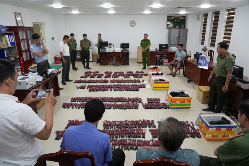 Phòng An ninh kinh tế Công an TP.Huế phối hợp với các đơn vị liên quan triệt phá đường dây vận chuyển, mua bán trái phép vật liệu nổ từ Lào vào Việt Nam. Ảnh: Công an TP.Huế