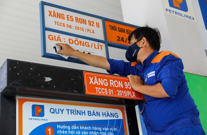 Giá xăng dầu trong nước dự báo sẽ có điều chỉnh vào ngày mai 20/8. Ảnh: VnExpress.