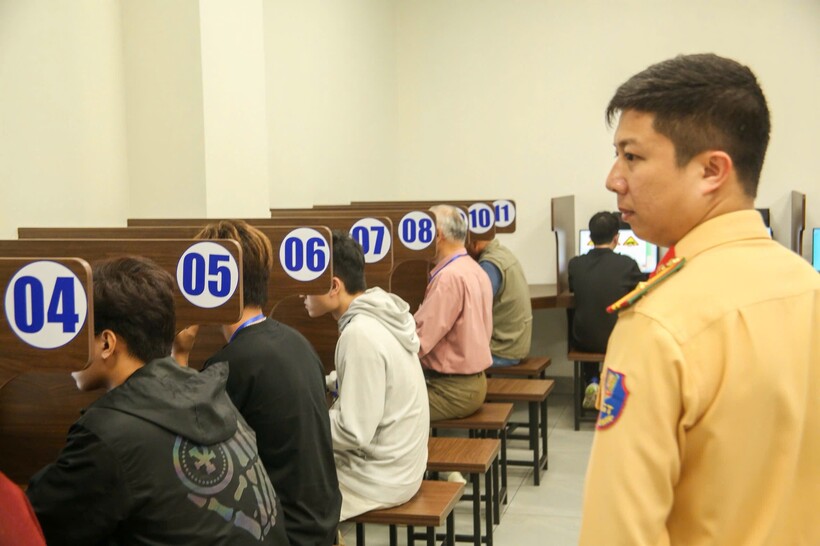 Kiểm tra phục hồi điểm GPLX. Ảnh CACC.