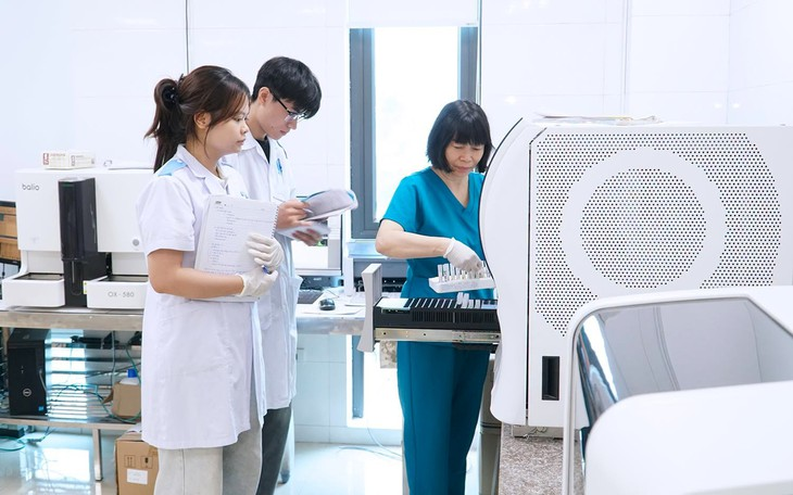 Do đặc thù đào tạo, học phí khối ngành sức khỏe hiện cao nhất hệ thống, có thể vượt 80 triệu đồng/năm. Ảnh: Sức khỏe & Đời sống