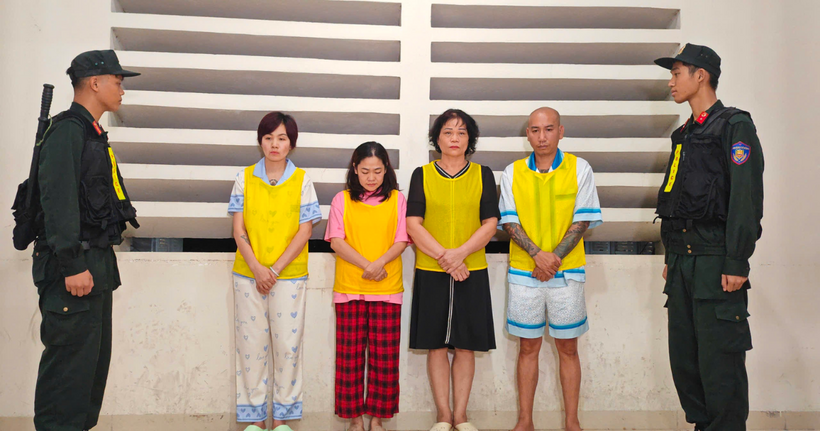 Các đối tượng trong vụ án tại cơ quan công an. (Ảnh: CACC)