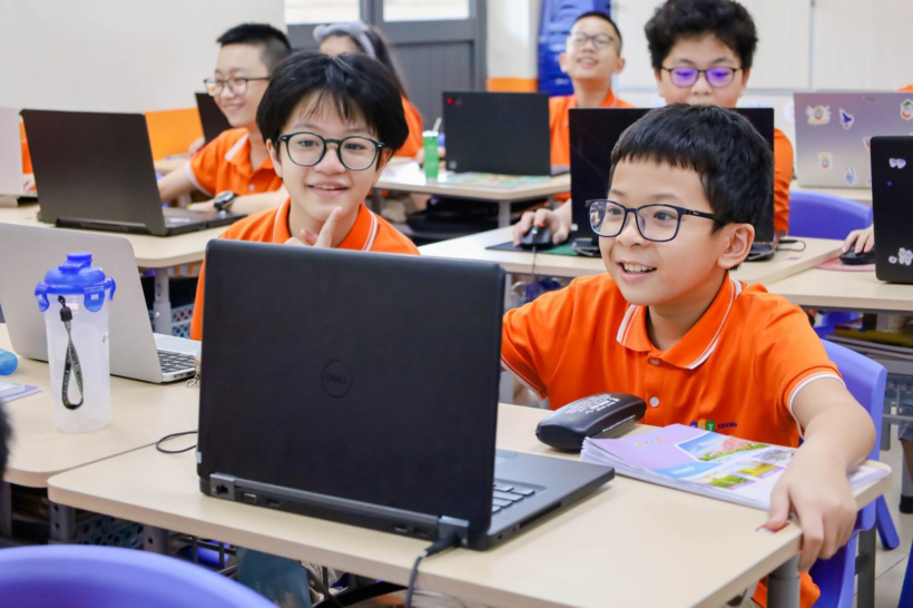 Từ năm học 2026-2027, nội dung giáo dục AI được chính thức đưa vào thực hiện đại trà tại các cơ sở giáo dục phổ thông trên phạm vi cả nước. Ảnh: Moet