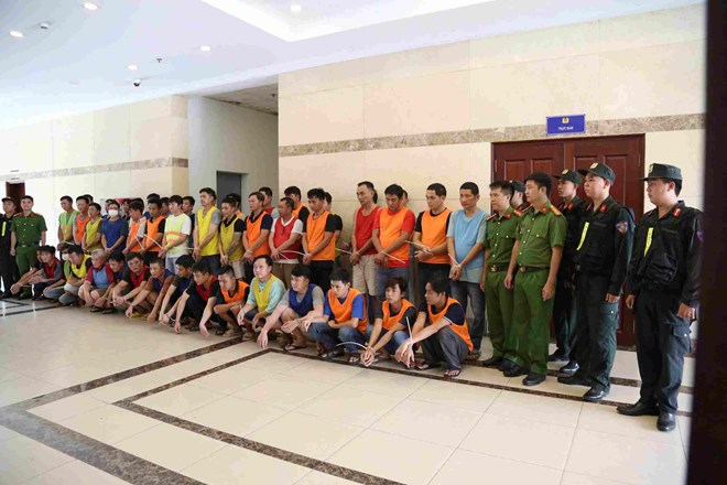 Công an triệt phá đường dây đánh bạc trực tuyến, tạm giam nhiều đối tượng. Ảnh: Công an TP HCM/Lao động