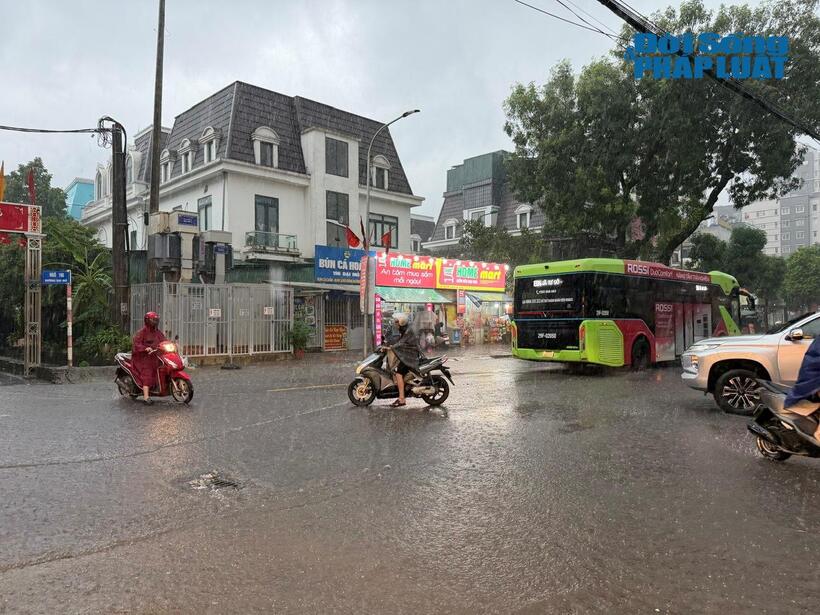 Dự báo thời tiết ngày 20/8, thời tiết từ Thanh Hóa đến phía Bắc tỉnh Quảng Trị có mưa vừa, mưa to và dông, có nơi mưa rất to. Hà Nội cũng được cảnh báo có mưa to cục bộ. Ảnh: Dương Thu.
