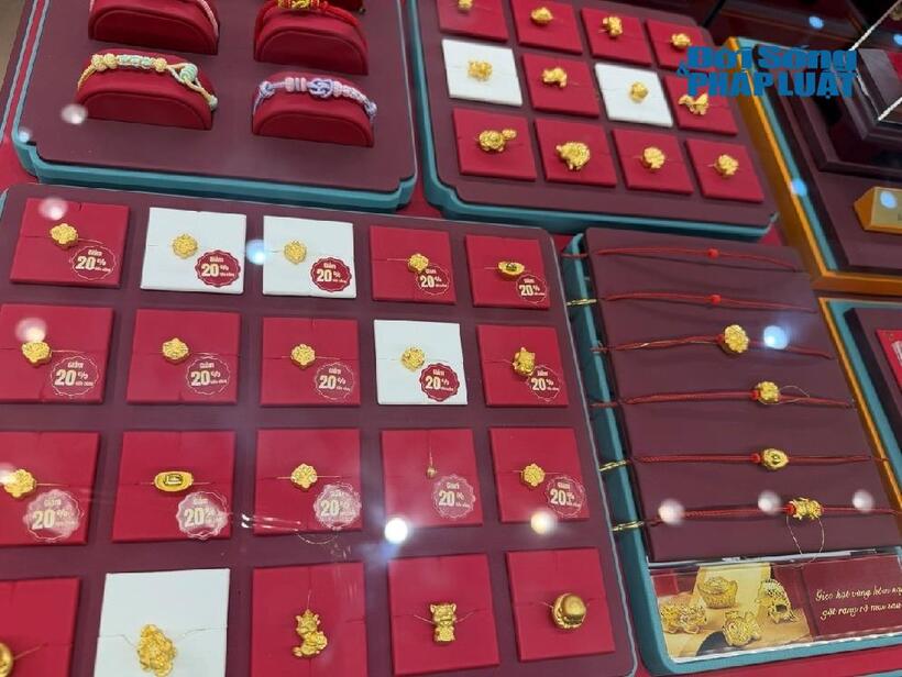 Giá vàng ngày 20/8: Giá vàng miếng quay đầu giảm 1,6 triệu đồng/lượng, vàng thế giới tăng dựng đứng. Ảnh: Dương Thu.