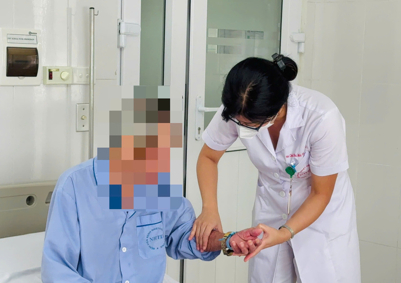 Sau 6 ngày điều trị, tình trạng yếu cơ cải thiện rõ. Ảnh: BVCC