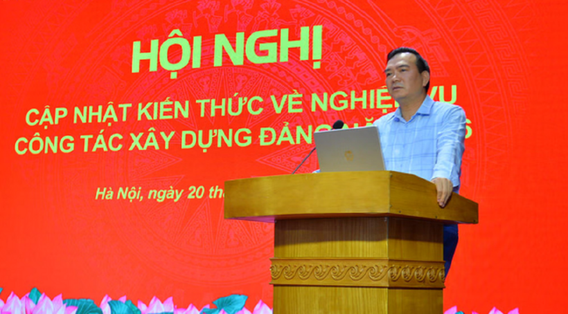 Ông Nguyễn Minh Chung, Ủy viên Ban Thường vụ, Trưởng ban Tuyên giáo và Dân vận Đảng ủy MTTQ, các đoàn thể Trung ương phát biểu chỉ đạo tại hội nghị. Ảnh: PV