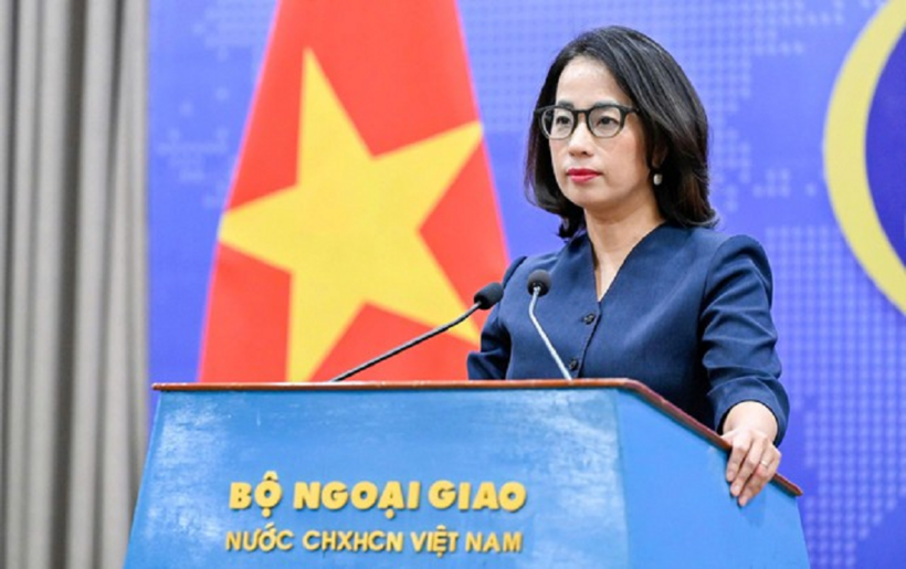 Người Phát ngôn Bộ Ngoại giao Phạm Thu Hằng trả lời tại họp báo (Ảnh: Bộ Ngoại giao).