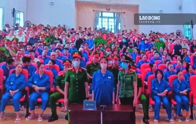 Bị cáo Nguyễn Đỗ Trúc Phương tại điểm cầu Trại tạm giam Chí Hòa (T30) - Công an TPHCM. Ảnh chụp màn hình tại phiên xử: Anh Tú/Lao động