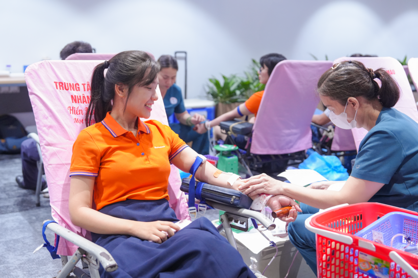 “Kết nối trái tim” và hành trình 14 năm SACOMBANK trao giọt hồng sẻ chia sự sống  - 7