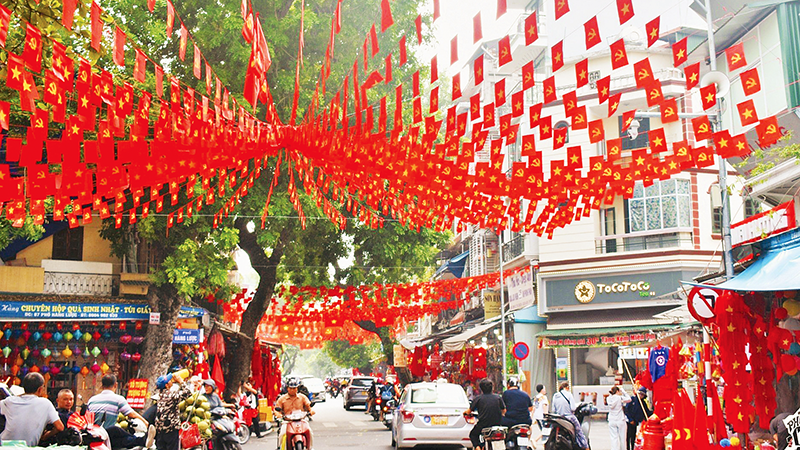 Trong những ngày đầu kỳ nghỉ lễ Quốc khánh 2/9 (28-29/8), thời tiết Hà Nội chủ yếu nắng, không mưa. Từ ngày 30/8 đến 2/9, trời nắng gián đoạn, chiều tối và đêm có mưa rào, dông. Nhiệt độ thấp nhất 25-28 độ C, cao nhất 31-33 độ C. Ảnh minh họa: Sức khỏe và Đời sống