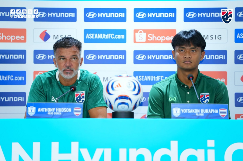 HLV Hudson và tuyển Thái Lan chuẩn bị cho trận chung kết lượt đi ASEAN Cup 2026. Ảnh: FAT