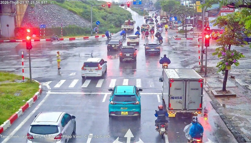 CSGT Hà Nội chủ động ứng phó mưa lớn, bảo đảm an toàn giao thông - 7