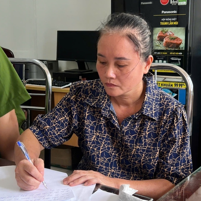 Nguyễn Thị Thu Hà ra đầu thú. Ảnh: Công an tỉnh Thái Nguyên